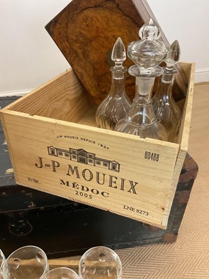 Lot 27 - A group of collectors' items, to include two...