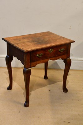 Lot 2289 - A Georgian oak side table with single drawer...