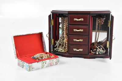 Lot 1768 - A collection of assorted costume jewellery...