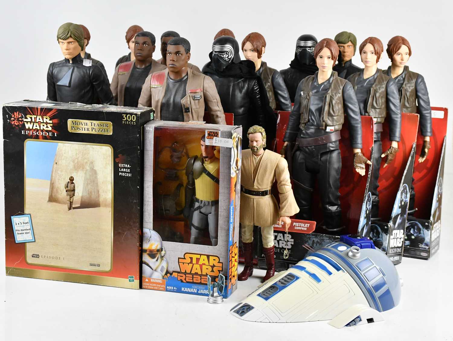 Lot 21 - STAR WARS; a collection of figures, including...