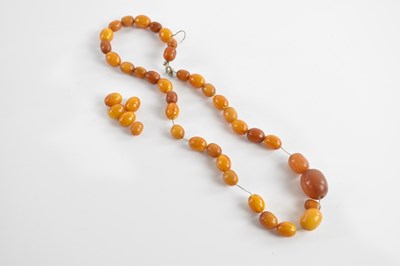 Lot 403 - A butterscotch amber coloured beaded necklace,...