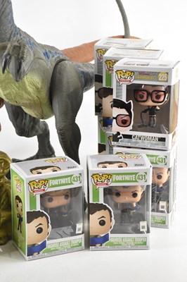Lot 35 - A collection of pop culture collectables,...