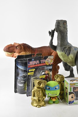Lot 35 - A collection of pop culture collectables,...