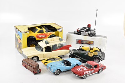 Lot 77 - A collection of die-cast and model vehicles...