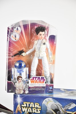 Lot 16 - STAR WARS; a collection of toys, inlcuding...