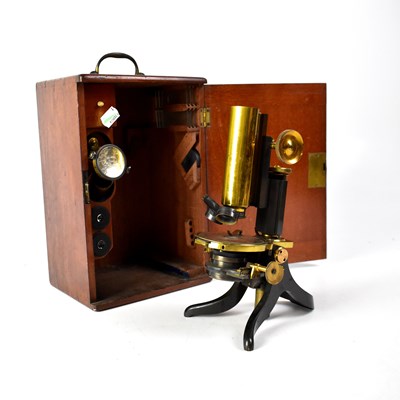 Lot 186a - A brass and lacquered monocular microscope