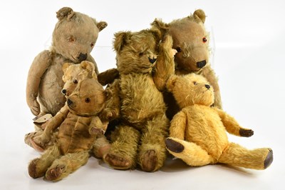Lot 157 - A collection of vintage teddy bears and...