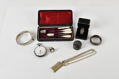 Lot 1735 - A hallmarked silver ingot pendant on curb link...