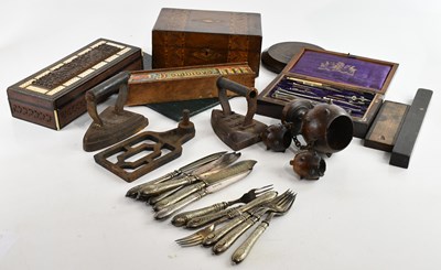 Lot 2551 - An assortment of collectors' items including...