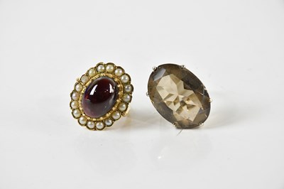 Lot 1490 - A 9ct yellow gold garnet cabochon and seed...