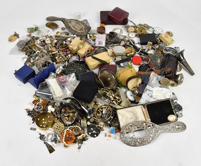 Lot 487 - A large collection of assorted costume...