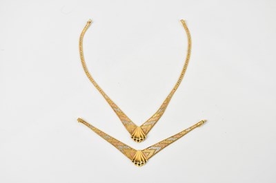 Lot 1587 - A tricoloured graduated 18ct gold necklace and...