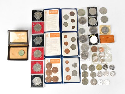 Lot 598 - A collection of coinage to include various 50p...