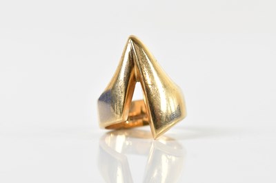 Lot 1323 - IVAN TARRATT; a 9ct yellow gold 'Flight' ring,...