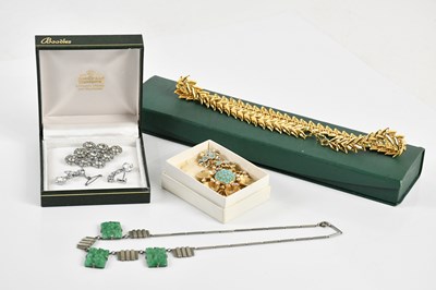 Lot 475 - A gold plated necklace, costume brooch and...