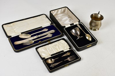 Lot 1390 - HICKLETON & SYDAL; a cased George V hallmarked...