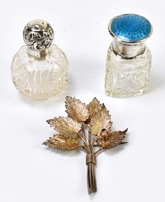 Lot 1158 - A hallmarked silver brooch modelled as leaves