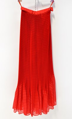 Lot 608 - A white ostrich feather stole/capelet with...