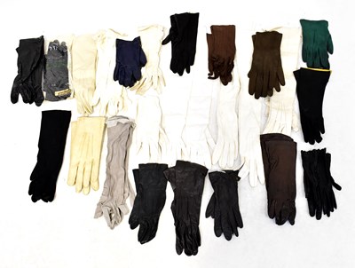 Lot 418 - A quantity of vintage ladies' leather gloves,...