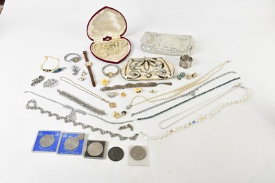 Lot 439 - A quantity of costume jewellery, a napkin ring,...