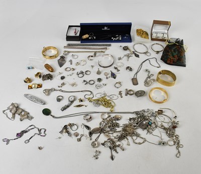 Lot 1718 - A collection of costume and silver jewellery...