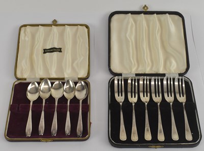 Lot 1173 - VINERS LTD; a cased set of six George V...
