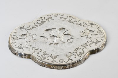 Lot 90 - WILLIAM COMYNS; an Edward VII hallmarked...