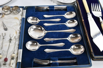 Lot 16 - A small collection of plated cutlery mainly...