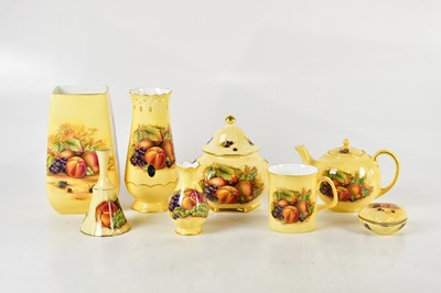 Lot 1581 - AYNSLEY; a collection of 'Orchard Gold'...