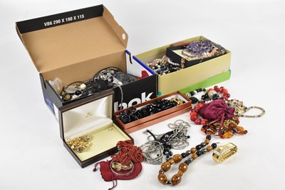 Lot 420 - A large quantity of costume jewellery...