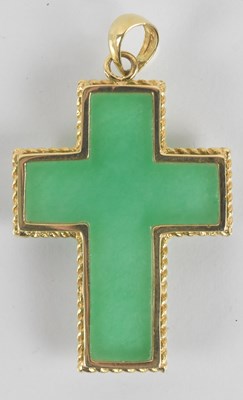 Lot 1478 - A 9ct yellow gold framed jade cross pendant,...
