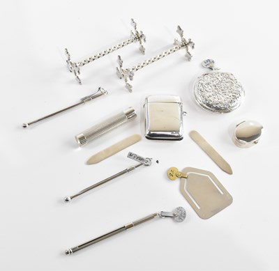 Lot 1513 - A group of modern small pieces of silver and...