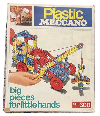 Lot 514 - A vintage boxed Plastic Meccano Set 300 model.