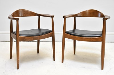Lot 1000 - A pair of stylish teak open sided elbow chairs...