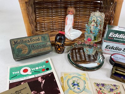 Lot 39 - A group of collectors' items comprising a...