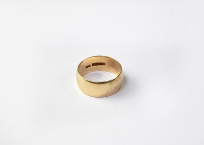 Lot 1075 - A 9ct yellow gold wedding band, size Y, approx....