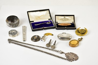 Lot 433 - A Victorian yellow metal brooch set with...