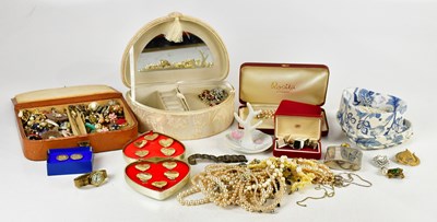 Lot 466 - A large collection of costume jewellery...