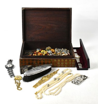 Lot 421 - A collection of modernist and other jewellery...