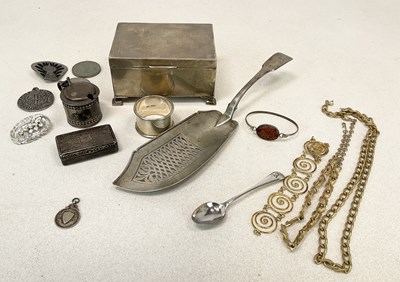 Lot 1065 - A George III hallmarked silver fish slice,...