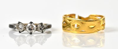 Lot 129 - An 18ct yellow gold and platinum diamond set...