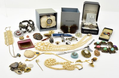 Lot 1509 - A collection of various items of vintage and...