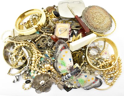 Lot 1510 - A quantity of mixed modern and vintage costume...