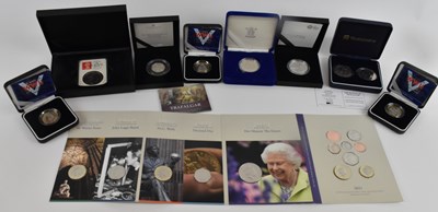 Lot 1565 - THE ROYAL MINT; a cased Platinum Wedding...