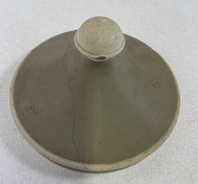 Lot 37 - A ceramic apothecary jar inscribed UNG.PICIS:L,...