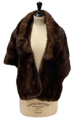 Lot 492 - A brown mink fur coat.