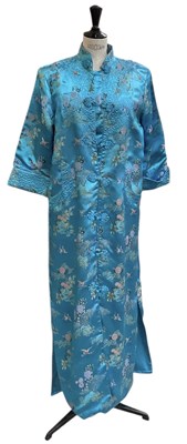 Lot 479 - A vintage Chinese silk dressing gown,...
