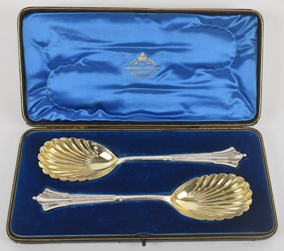 Lot 1153 - GOLDSMITHS & SILVERSMITHS CO; a cased pair of...