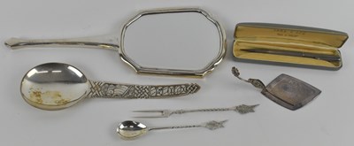Lot 1189 - A George V hallmarked silver propelling pencil,...