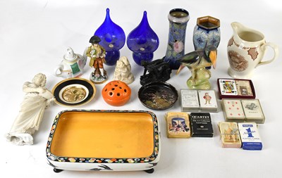 Lot 1642 - A mixed lot of assorted decorative ceramics...